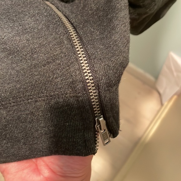 Mod-o-doc lace sweater knit zip hem tunic. Gently worn. Size small. - Picture 2 of 7